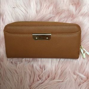 Tan wallet